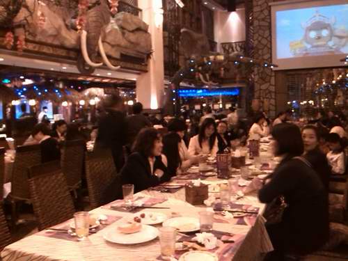 廣東偉業(yè)集團舉辦國際婦女節自助餐會(huì )