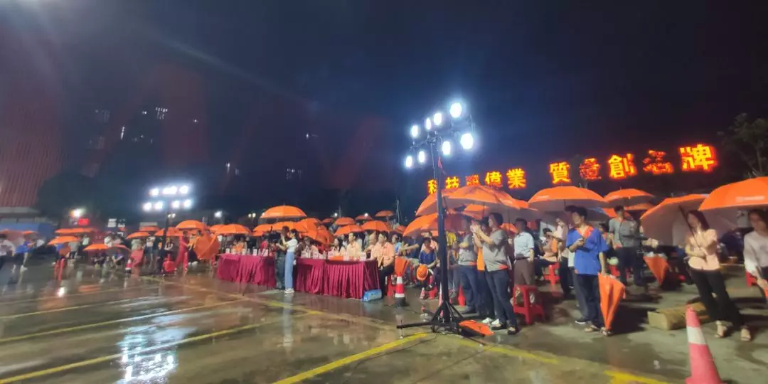 “風(fēng)雨無(wú)阻，黨企同行”廣東偉業(yè)集團獻禮建黨98周年文藝晚會(huì )圓滿(mǎn)舉行