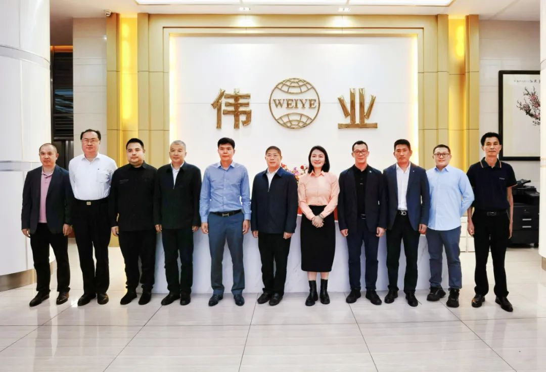 中國有色金屬加工工業(yè)協(xié)會(huì )領(lǐng)導一行蒞臨偉業(yè)集團調研指導
